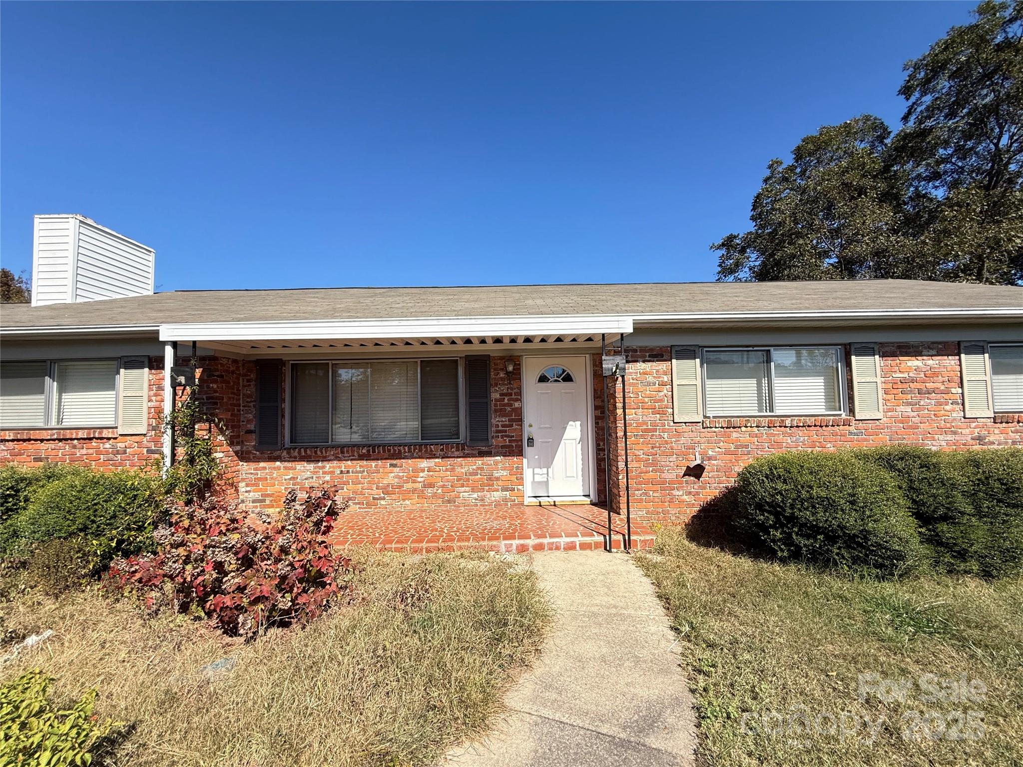115 Chester Avenue Great Falls, SC 29055 - Photo 10 of 32 a front view of a house with garden