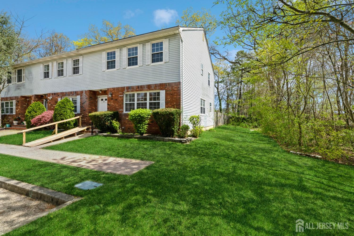 44 Townsend Drive Old Bridge, NJ 07747 - Photo 3 of 25