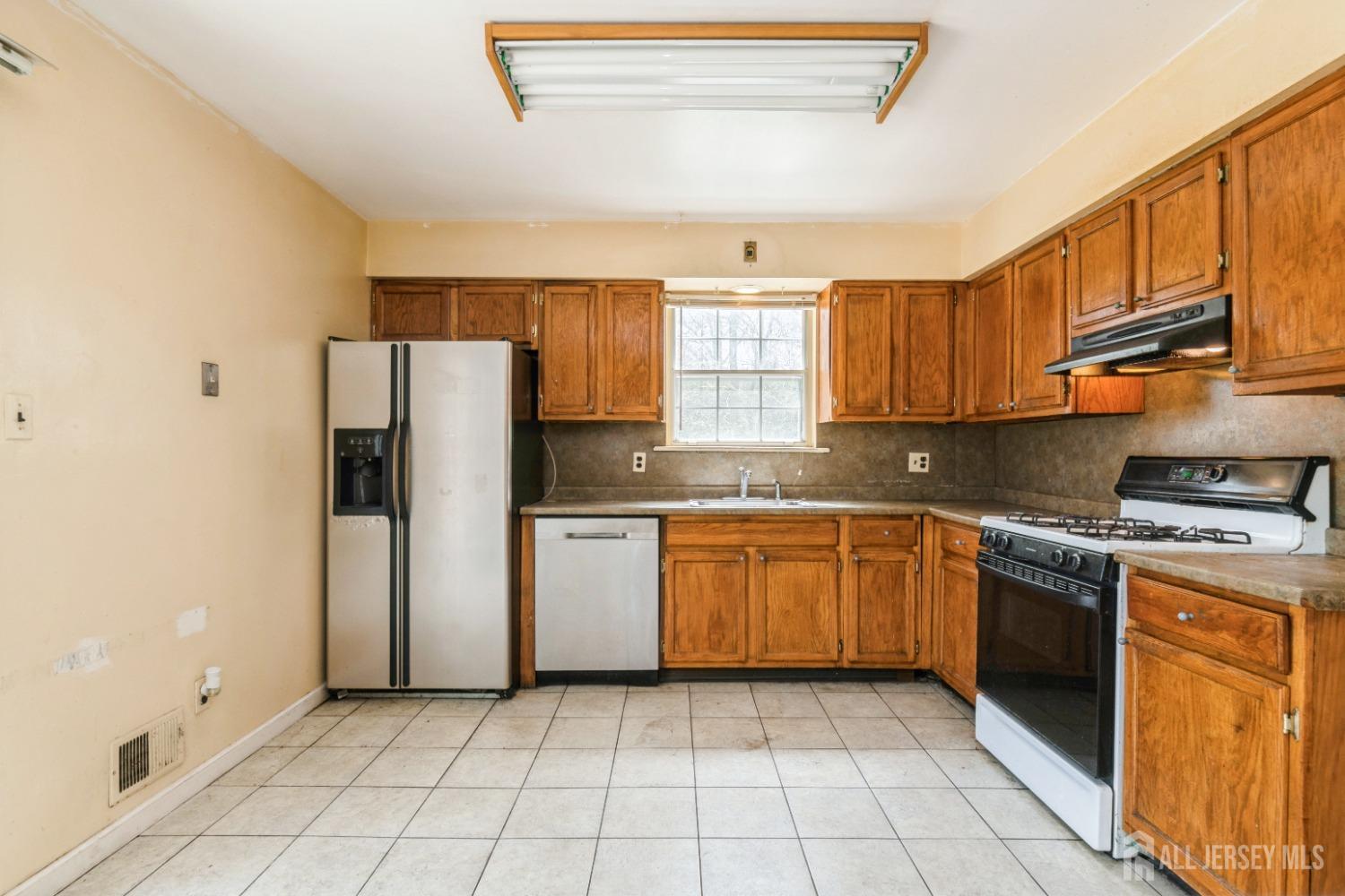 44 Townsend Drive Old Bridge, NJ 07747 - Photo 9 of 25