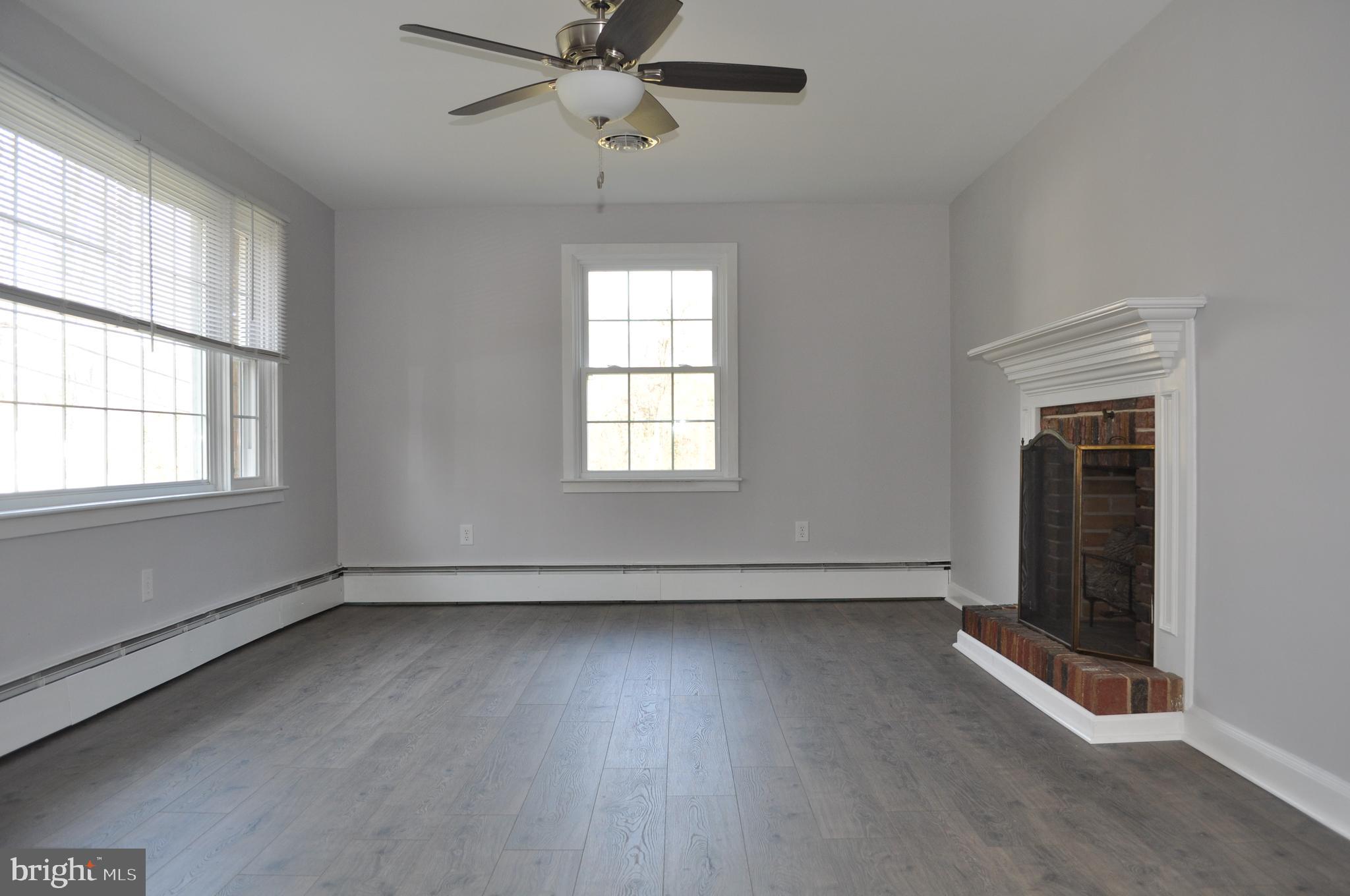 2649 Sheridan Road York, PA 17406 - Photo 9 of 39 Living Room