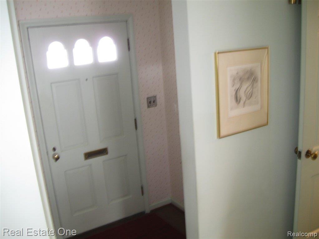 2603 Trafford Road Royal Oak, MI 48073 - Photo 7 of 20 Foyer