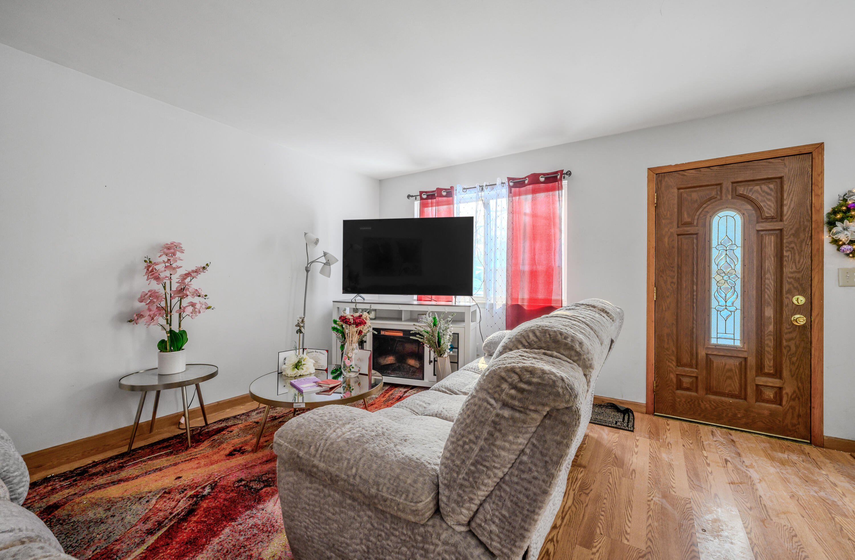 8285 Packard Avenue Warren, MI 48089 - Photo 3 of 8 Packard living