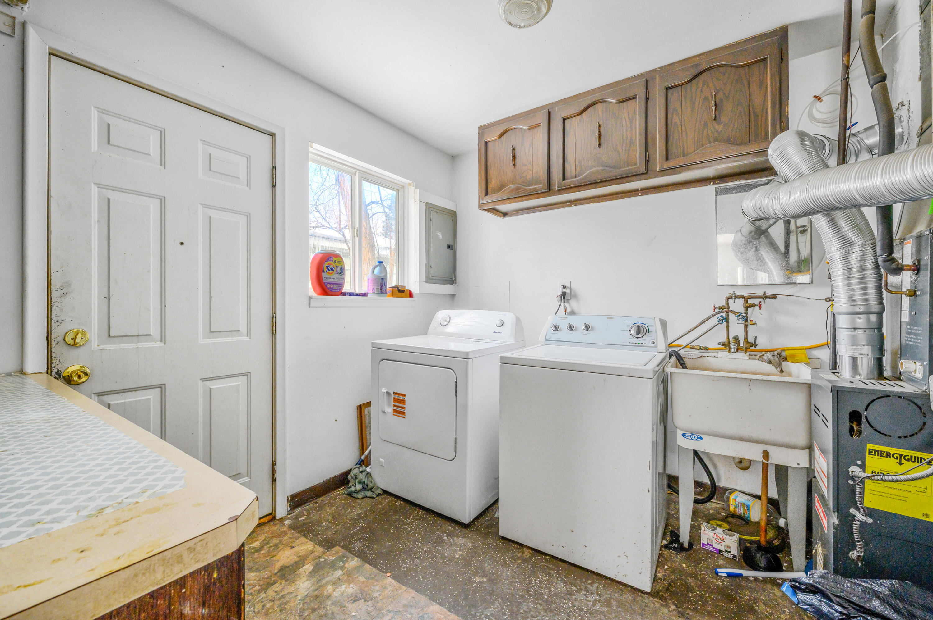 8285 Packard Avenue Warren, MI 48089 - Photo 8 of 8 Packard laundry room
