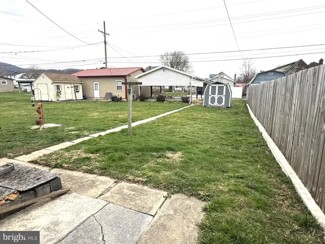 a front view of house with yard