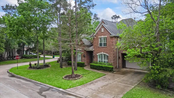 $1,050,000 | 66 Chamomile Court, The Woodlands, TX 77382