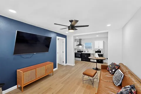 $525,000 | 712 West Eighth Street, Dallas, TX 75208