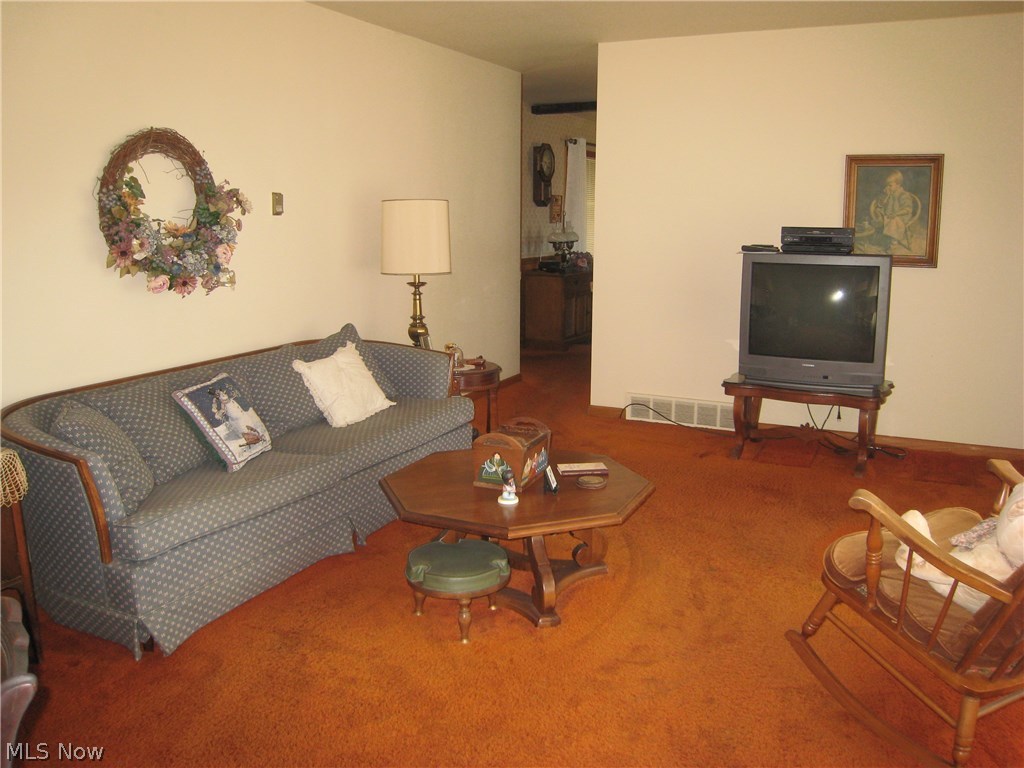 464 Strader Road Akron, OH 44305 - Photo 4 of 19 Gallery Image 4