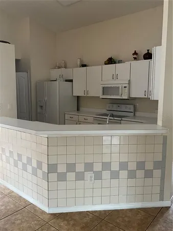 $2,500 | 8828 Sea Island Way, Tampa, FL 33635