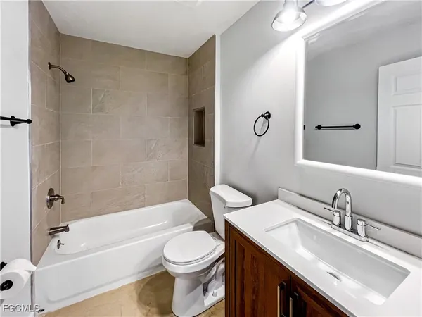 $1,695 | 210 Manatee Street, Fort Myers, FL 33913