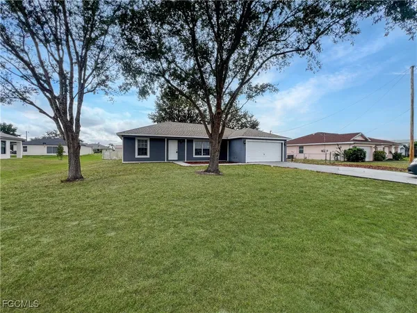 $1,695 | 210 Manatee Street, Fort Myers, FL 33913