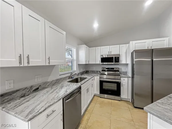 $1,695 | 210 Manatee Street, Fort Myers, FL 33913