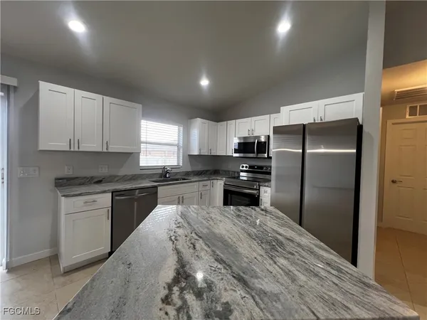 $1,695 | 210 Manatee Street, Fort Myers, FL 33913