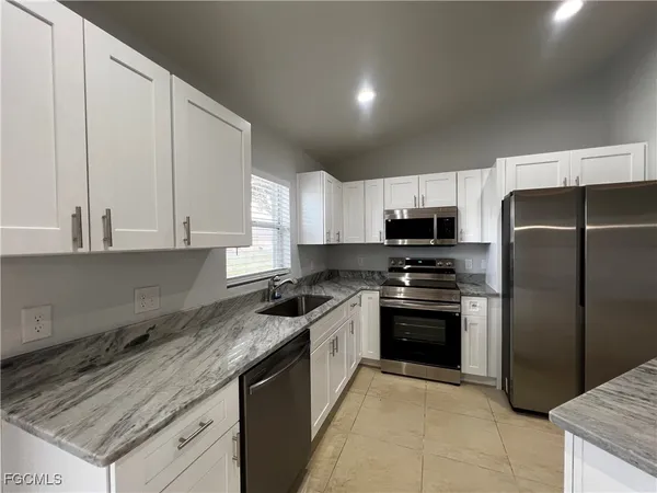 $1,695 | 210 Manatee Street, Fort Myers, FL 33913