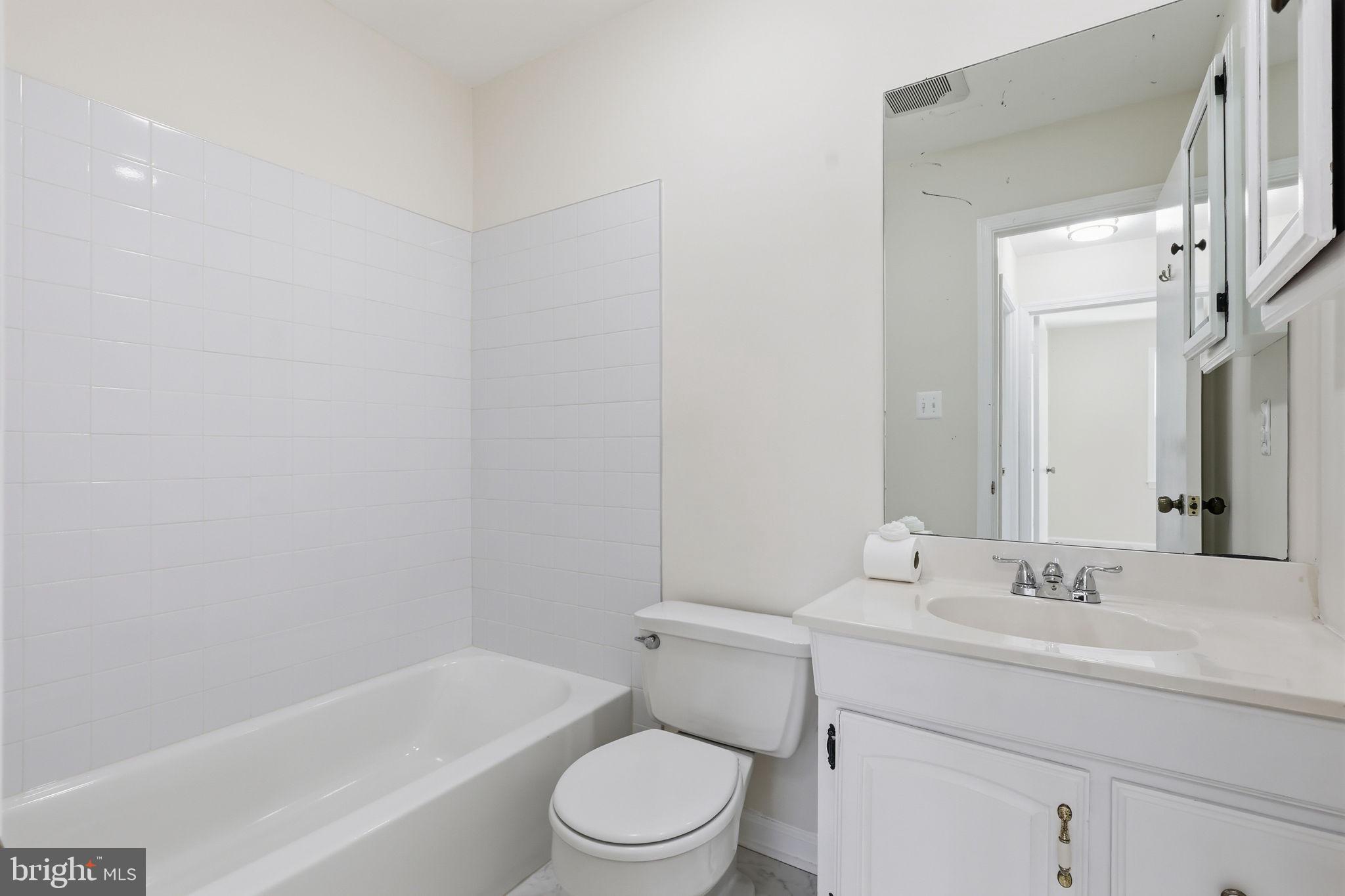 2151 Greenkeepers Court Reston, VA 20191 - Photo 25 of 44 Hall bathroom has new tub and tile
