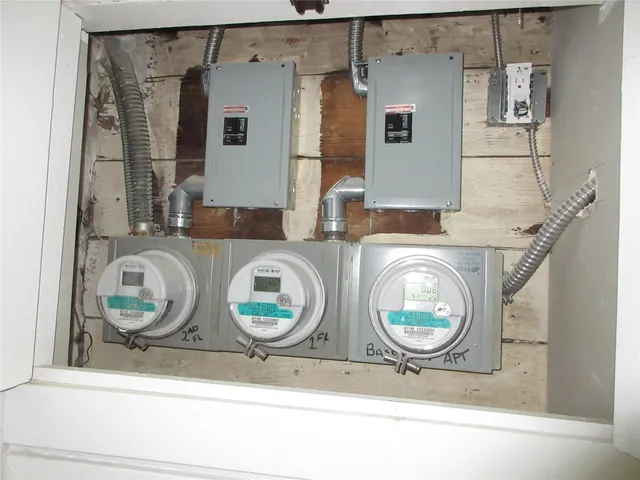 a close up view of a washer and dryer