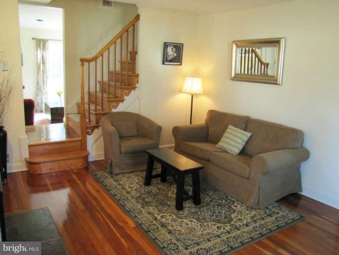 507 Denham Road Rockville, MD 20851 - Photo 3 of 20 Living Room