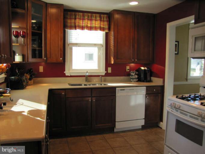 507 Denham Road Rockville, MD 20851 - Photo 8 of 20 Kitchen