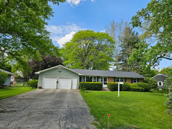 $499,000 | 813 Considine Road, Geneva, IL 60134