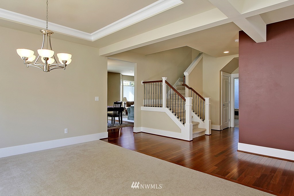 907 Ilwaco Place Northeast Renton, WA 98059 - Photo 3 of 23 Gallery Image 3