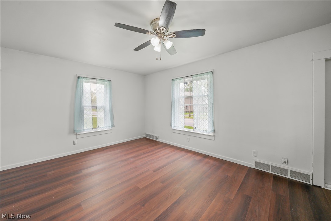 642 Parkman Road Northwest Warren, OH 44485 - Photo 4 of 24