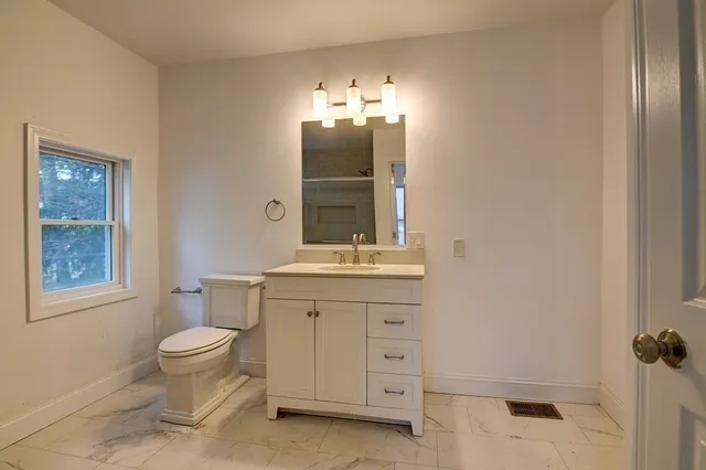 a view of bathroom with washer and dryer