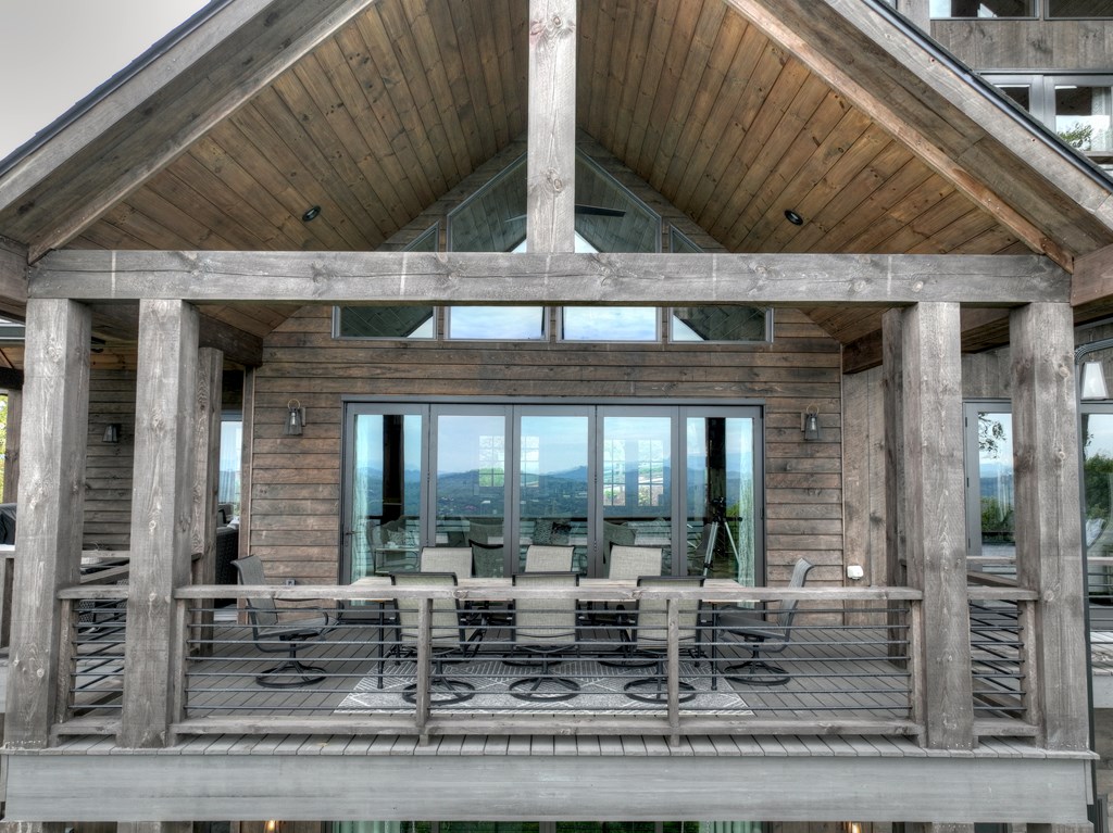 472 Overlook Drive Blue Ridge, GA 30513 - Photo 22 of 70 a living room with furniture