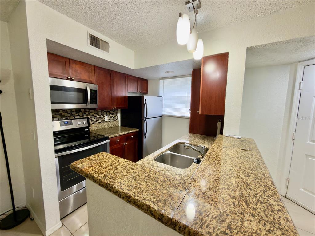 5152 Conroy Road, Unit 17 Orlando, FL 32811 - Photo 6 of 18