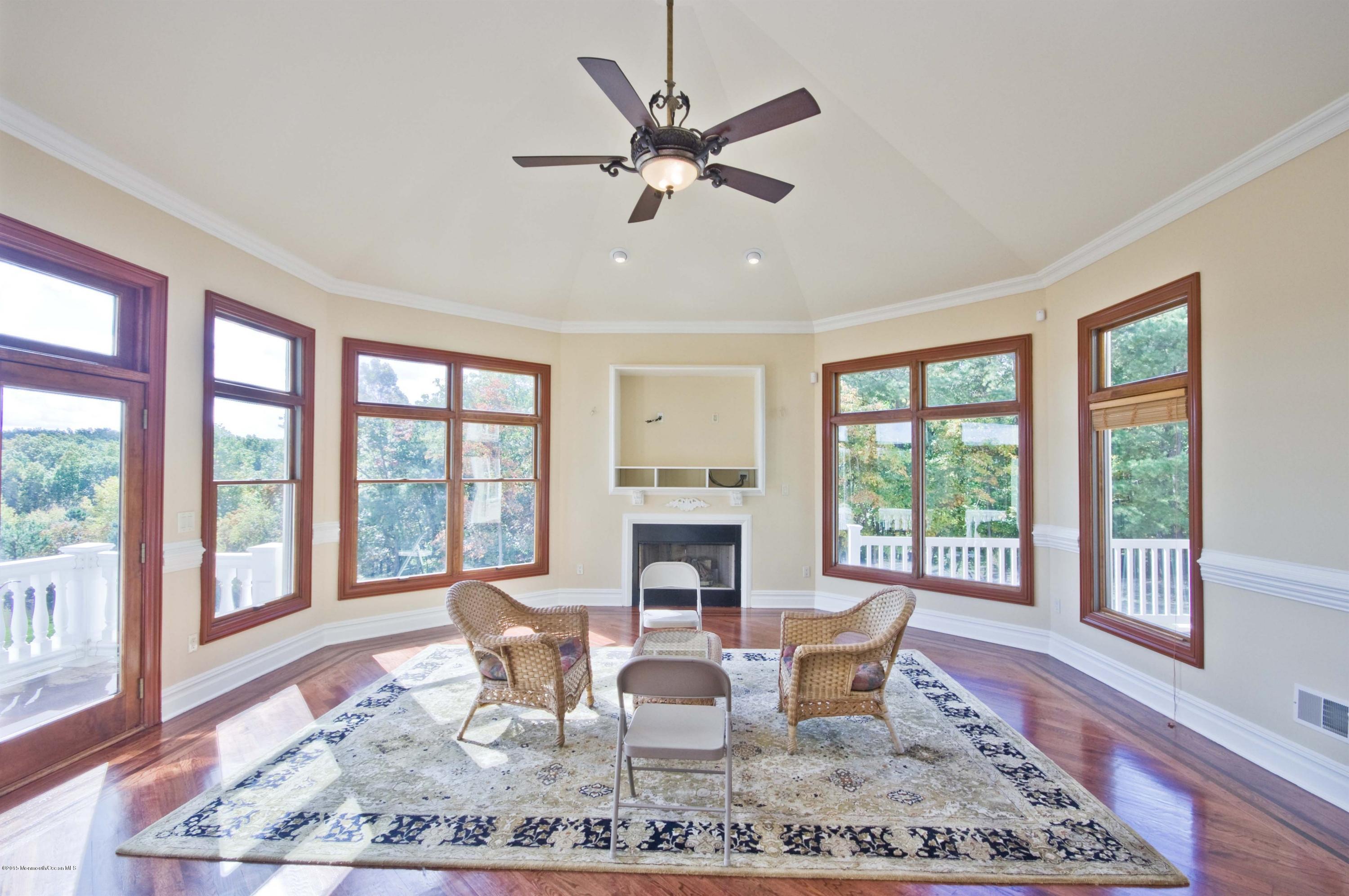 81 Potts Road Robbinsville, NJ 08691 - Photo 11 of 37 a dining room with wooden floor and a rug