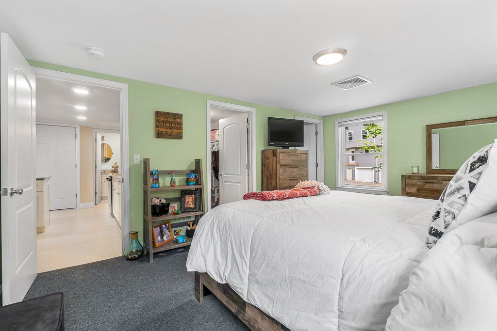 10 Riverbank Road, Unit 3 Maynard, MA 01754 - Photo 18 of 20 a spacious bedroom with a bed and a large mirror