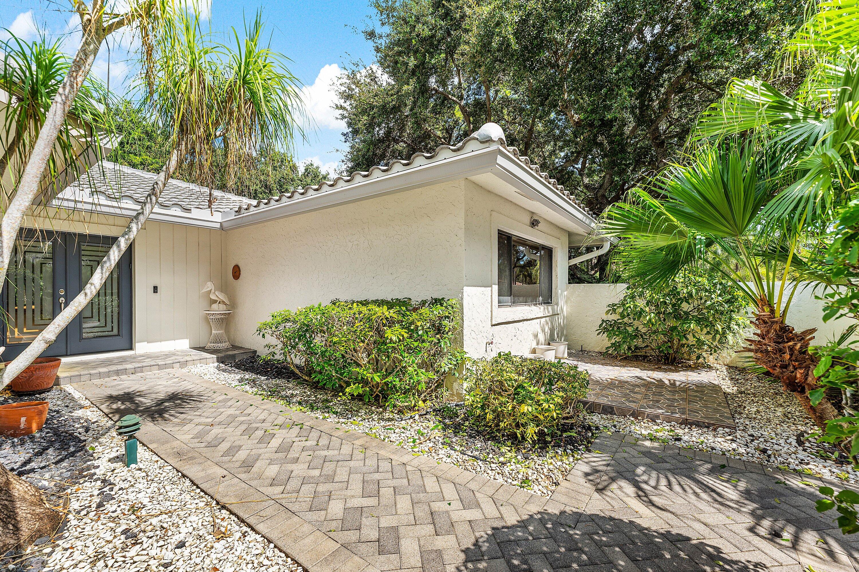 30 Hampshire Lane Boynton Beach, FL 33436 - Photo 4 of 84 004-30HampshireLane-BoyntonBeach-FL-3343