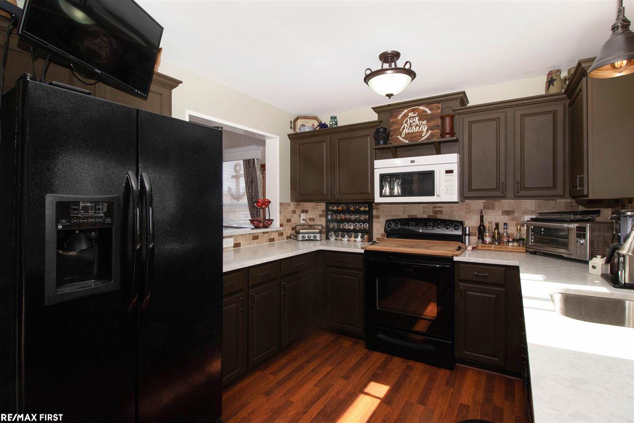52137 Rivard Road New Baltimore, MI 48047 - Photo 7 of 27 31374699-6.JPG