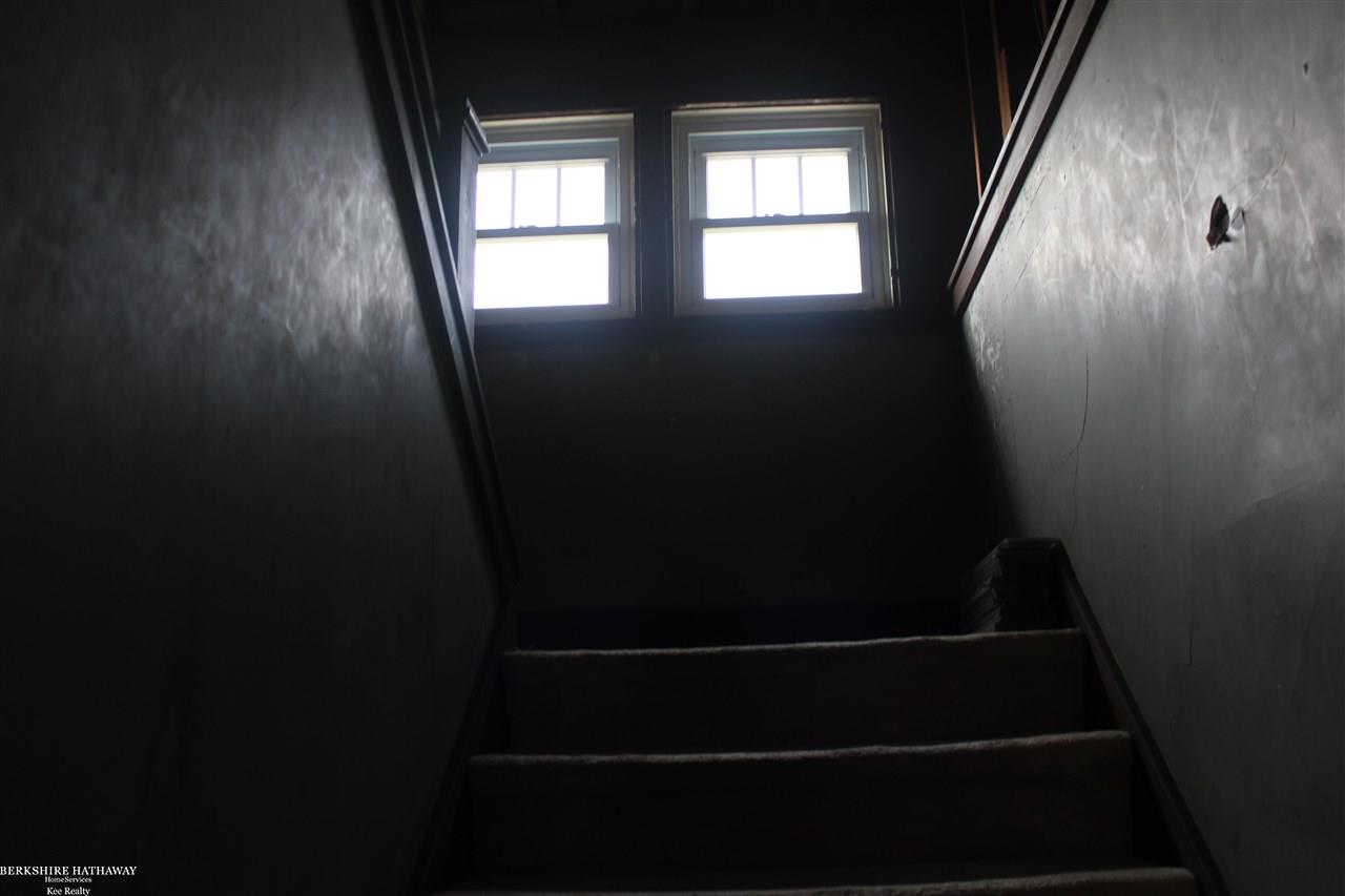 8961 32 Mile Road Romeo, MI 48065 - Photo 38 of 48 3rd floor stair case