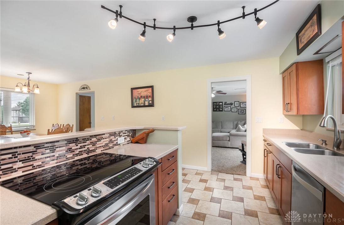 6716 Springdale Road Cincinnati, OH 45247 - Photo 16 of 31
