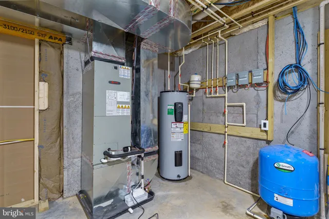 a view of a room with an empty space