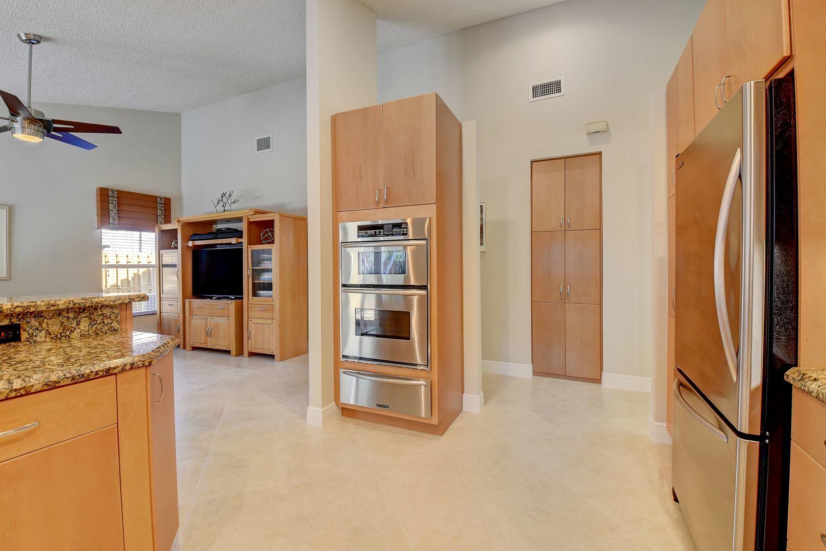 1322 Southwest 3rd Street Boca Raton, FL 33486 - Photo 15 of 38 Kitchen
