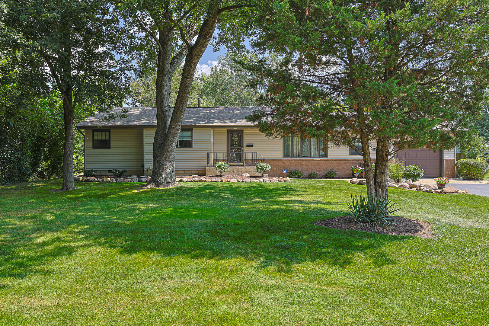 824 Ogden Road New Lenox, IL 60451 - Photo 3 of 30 Gallery Image 3