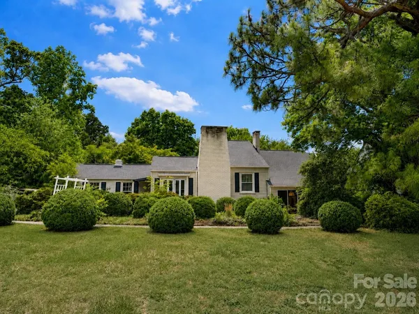 $274,900 | 404 Fairview Drive, Lexington, NC 27292