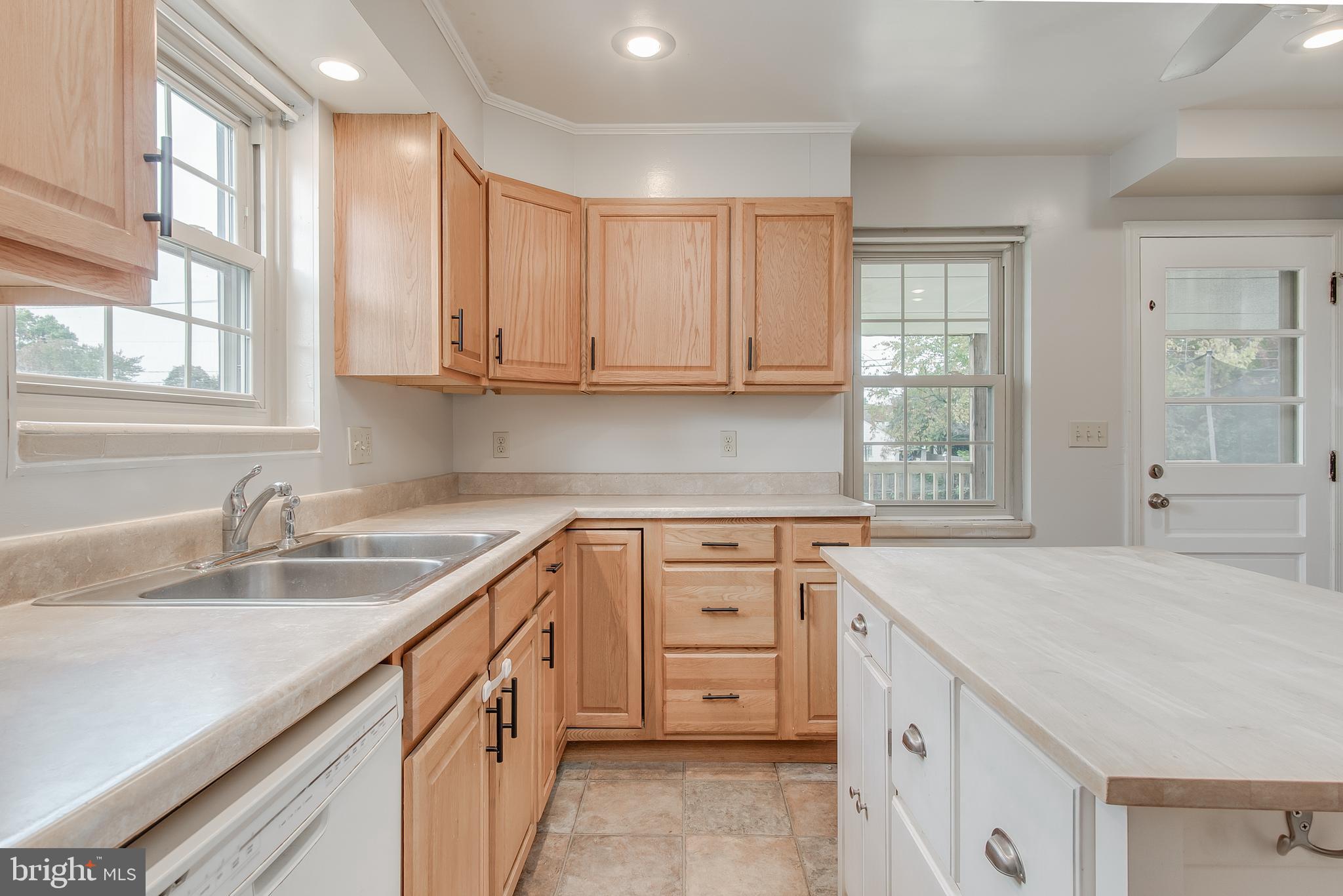 619 Biggs Avenue Frederick, MD 21702 - Photo 13 of 39 1st floor apartment kitchen Pic 4