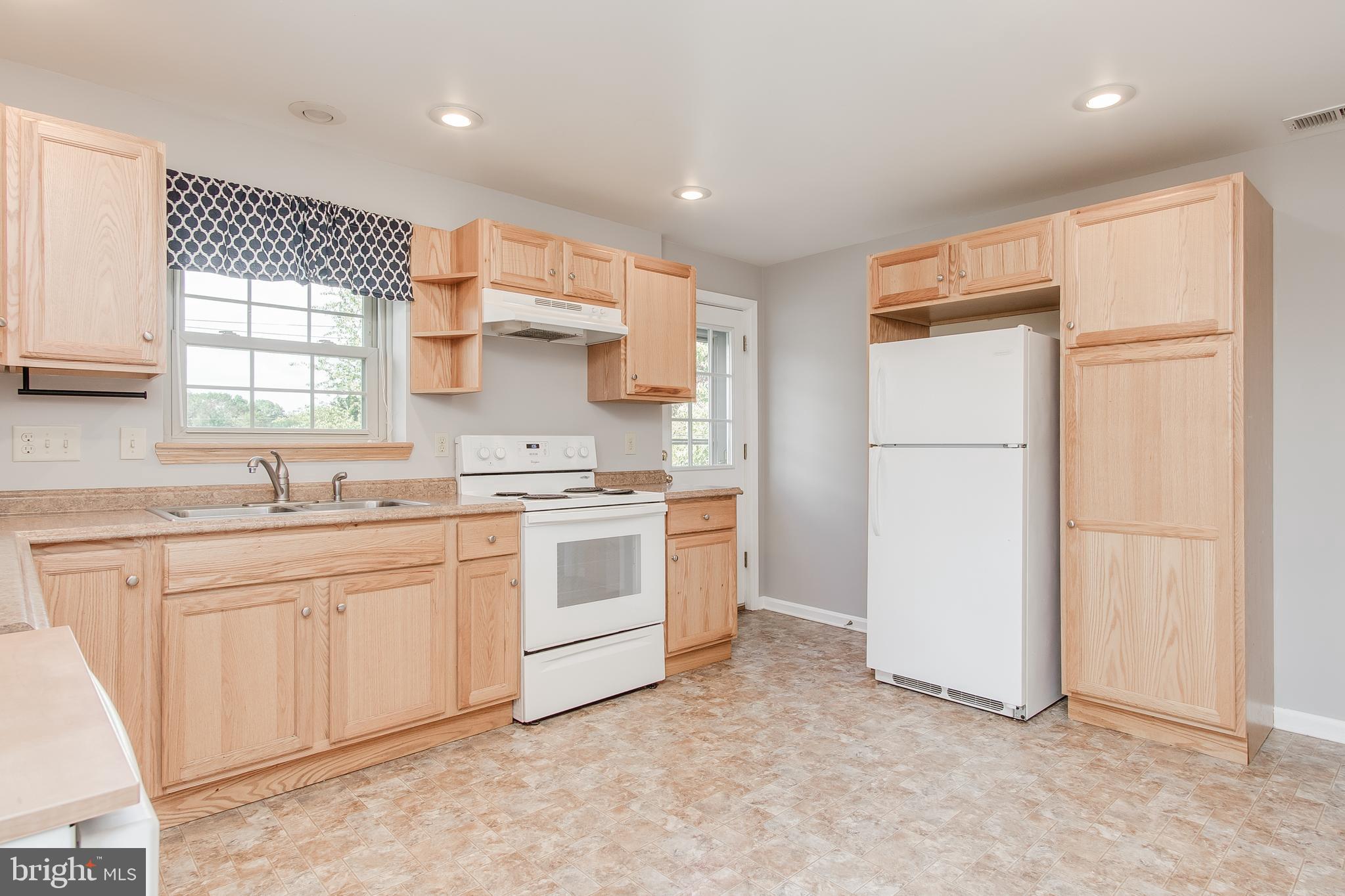 619 Biggs Avenue Frederick, MD 21702 - Photo 26 of 39 2nd floor apartment kitchen Pic 2