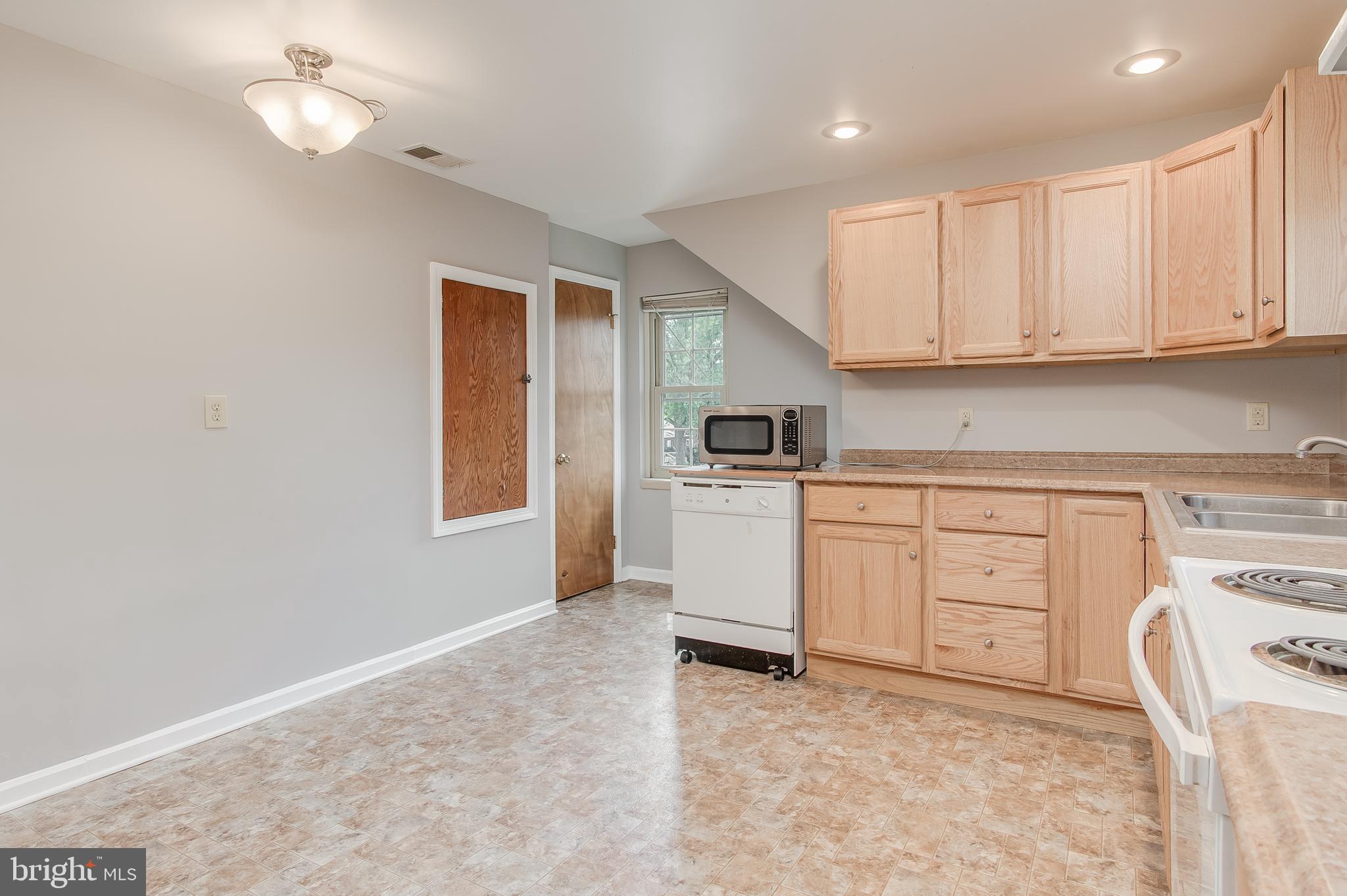 619 Biggs Avenue Frederick, MD 21702 - Photo 28 of 39 2nd floor apartment kitchen Pic 4