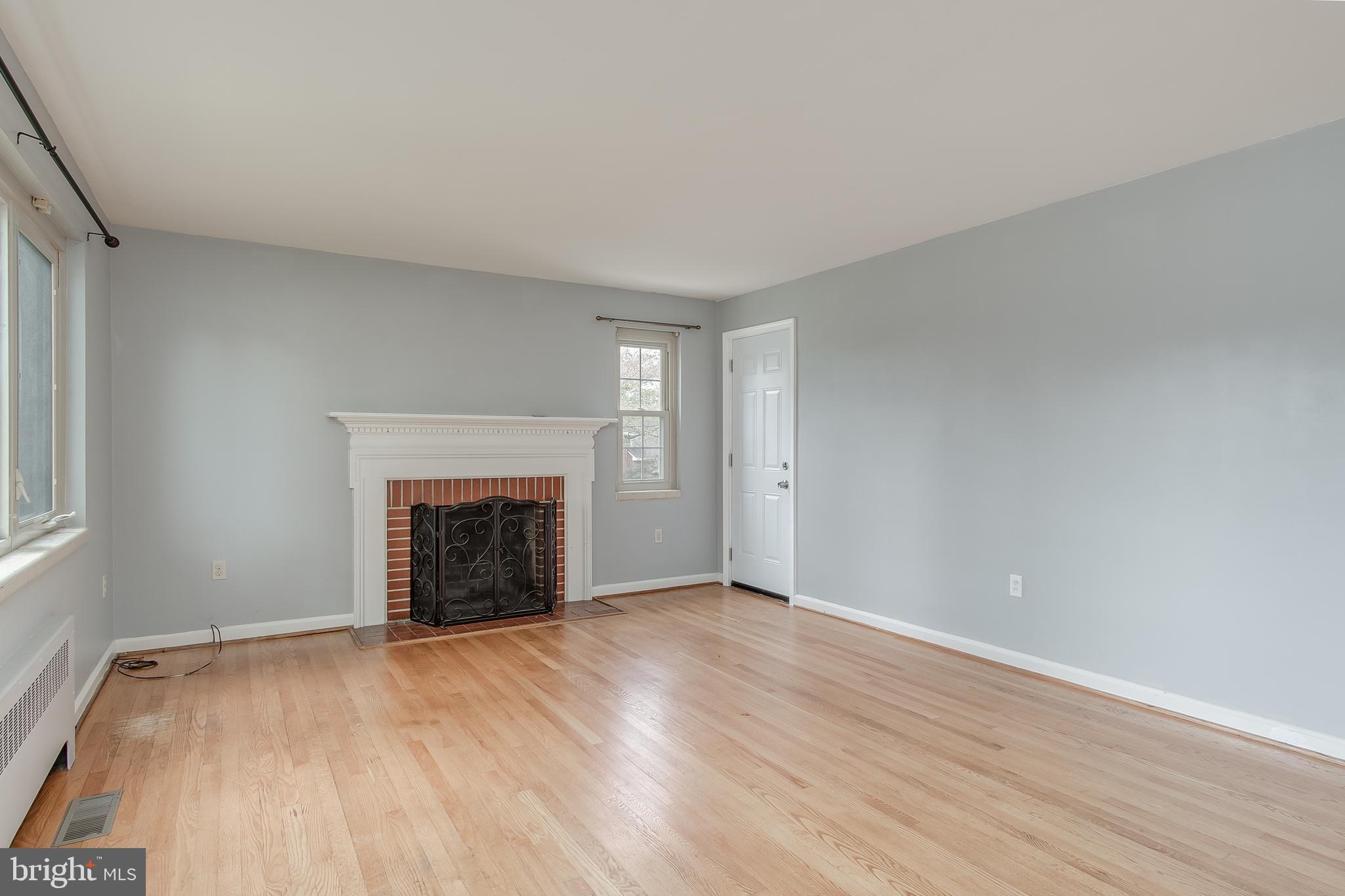 619 Biggs Avenue Frederick, MD 21702 - Photo 5 of 39 1st floor apartment living room Pic 1