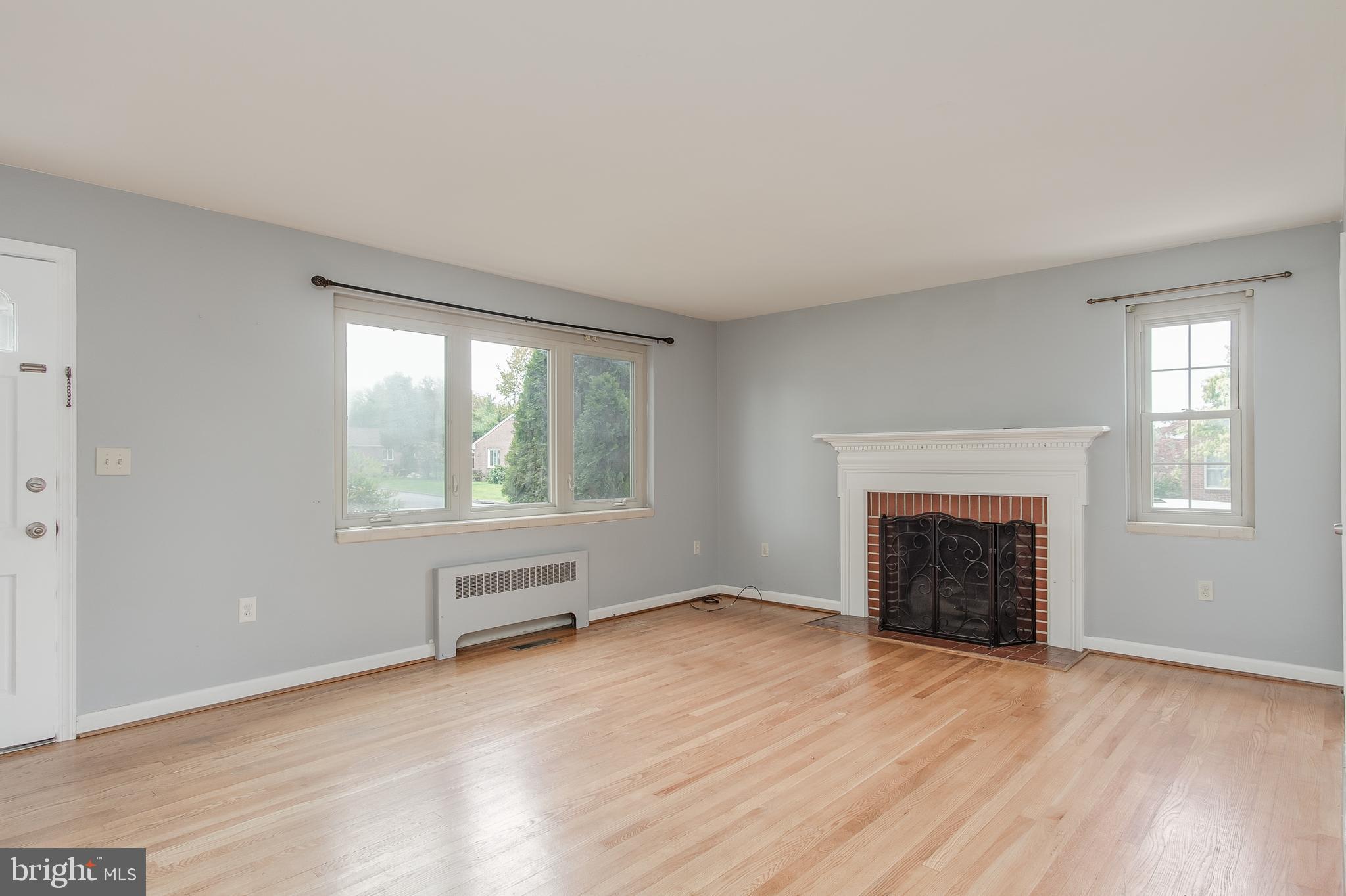 619 Biggs Avenue Frederick, MD 21702 - Photo 6 of 39 1st floor apartment living room Pic 2