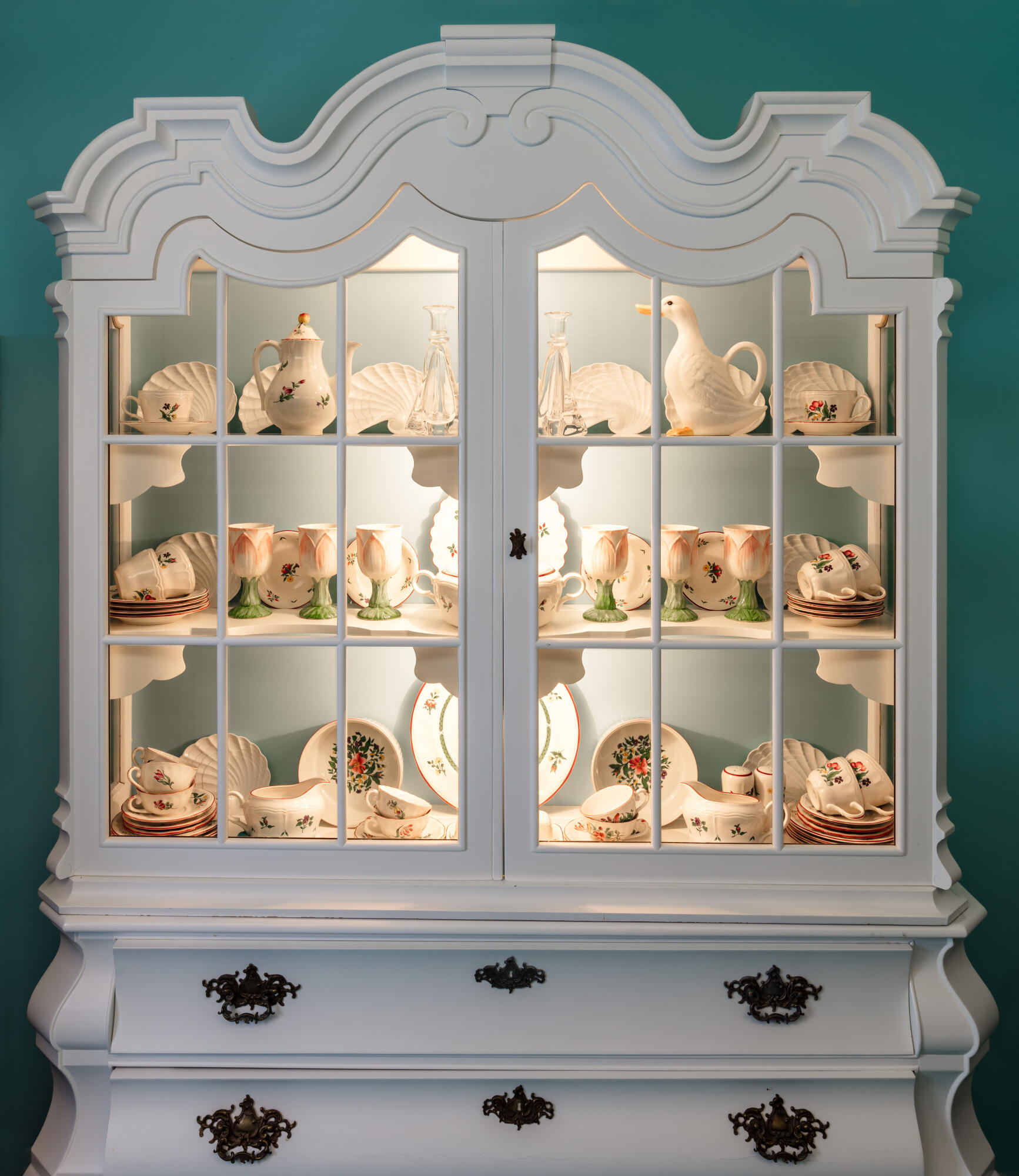 Undisclosed Address Palm Beach, FL 33480 - Photo 18 of 18 Kitchen Breakfront