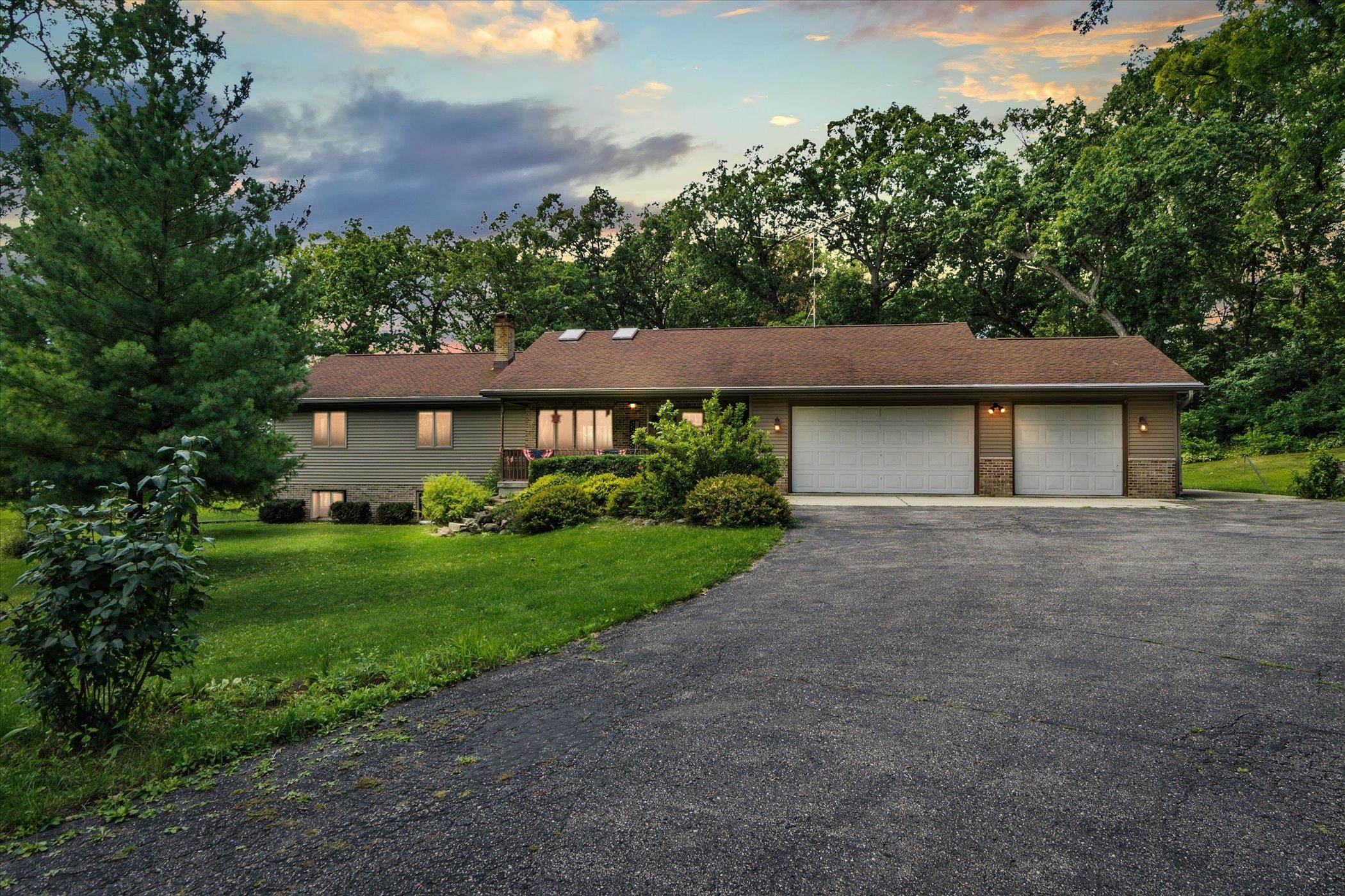 11569 North Bryant Road Fort Atkinson, WI 53538 - Photo 1 of 50 Gallery Image 1