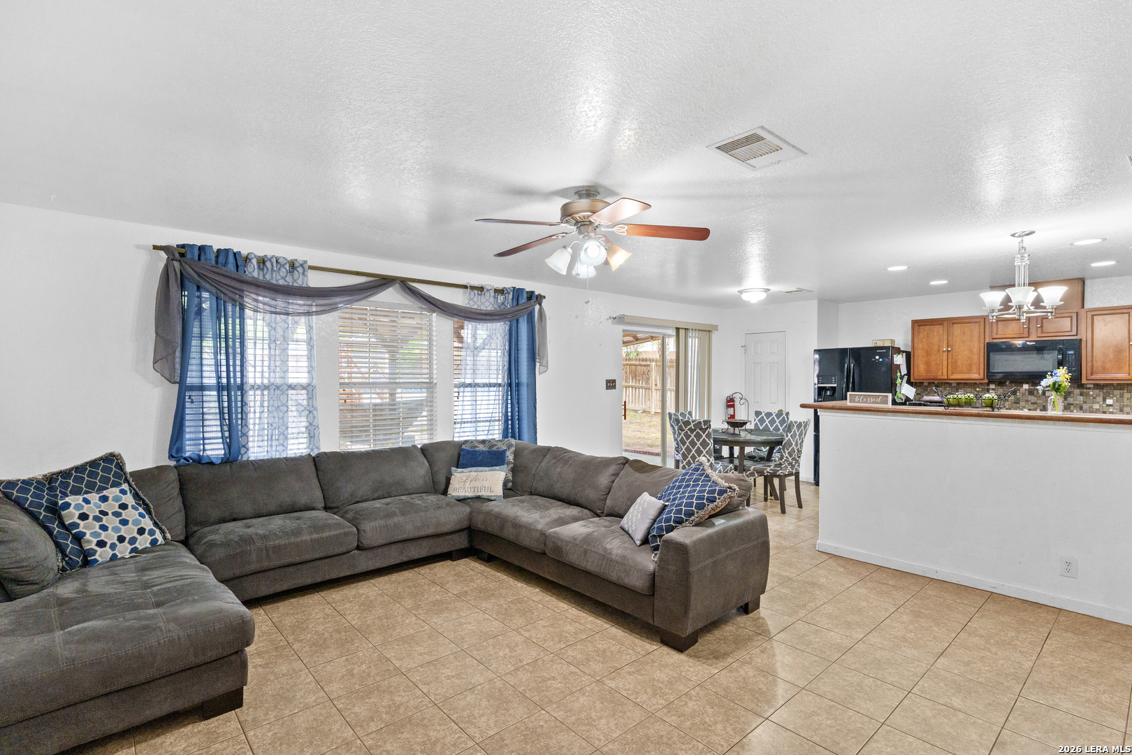 101 Springtree Way Cibolo, TX 78108 - Photo 7 of 29