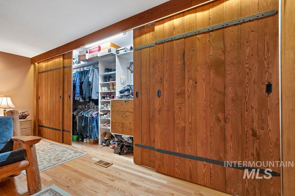 9518 Scorpio Street Boise, ID 83709 - Photo 25 of 46 Spacious closet with light wood-style floors
