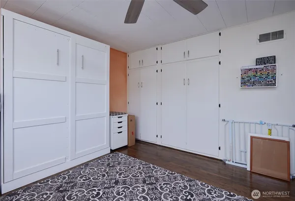 a view of a livingroom with closet
