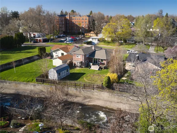 a view of a lake with houses