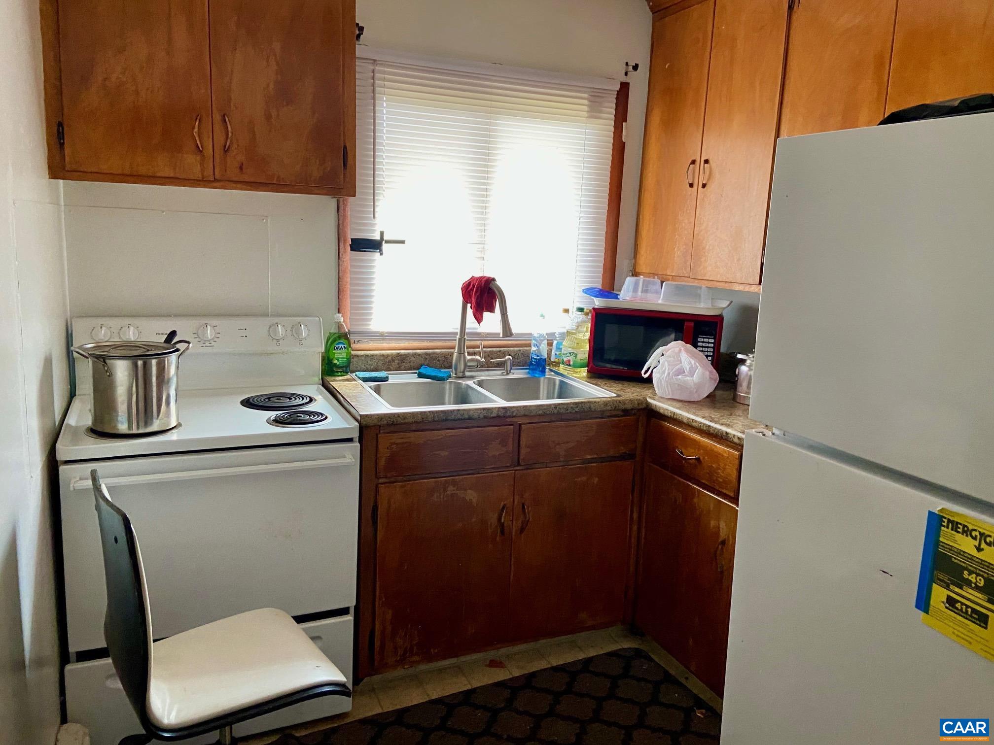 115 Apple Tree Road Charlottesville, VA 22903 - Photo 4 of 17 a utility room with sink dryer and washer