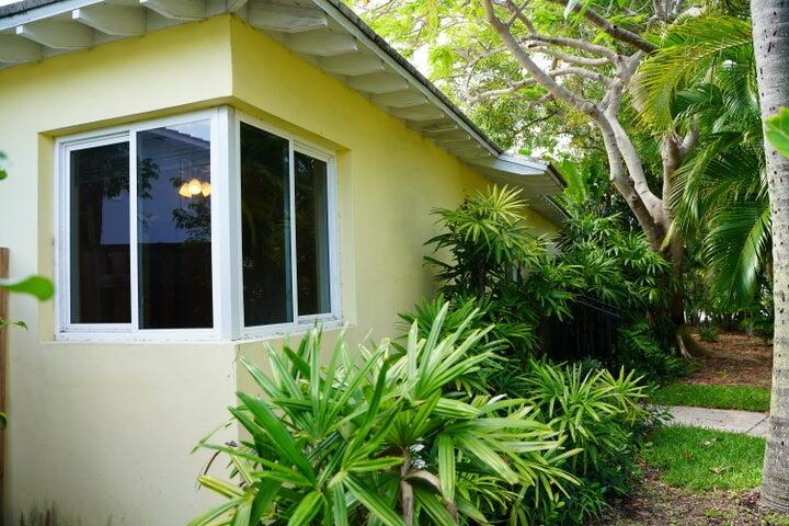 5215 North Flagler Drive West Palm Beach, FL 33407 - Photo 4 of 37 a front view of a house with a yard